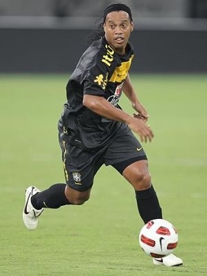 Aos 30 anos, Ronaldinho  maior atrao em Catar entre jovens jogadores do elenco brasileiro