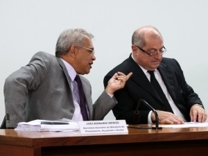 Secretrio do Ministrio do Planejamento, Joo Brngel, e o ministro do Planejamento, Paulo Bernardo.