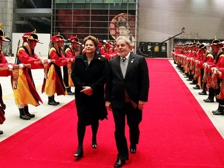 Dilma volta ao trabalho em Braslia aps acompanhar o presidente Lula na reunio da cpula do G-20, na Coreia do Sul.