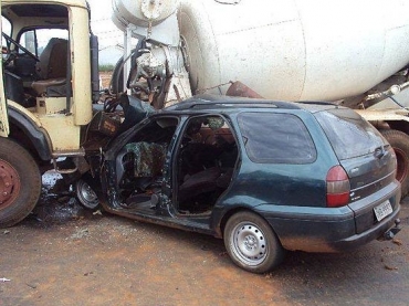 Traficante que levava 680 kg de maconha sofre acidente com caminho na BR-277 no Paran e corre risco de morrer  