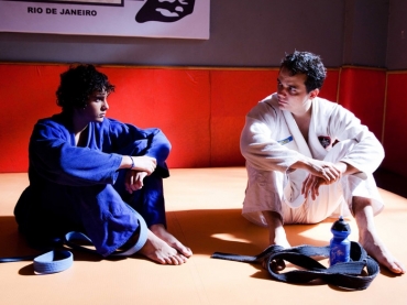 Wagner Moura (Capito Nascimento) e Pedro Van-Held (Rafael) em uma das cenas do longa-metragem Tropa de Elite 2