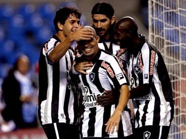 Alessandro marcou o primeiro gol do Botafogo no jogo