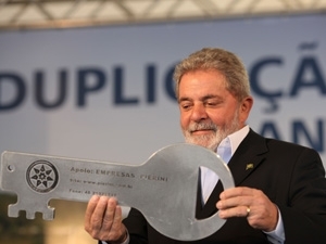 Presidente Lula durante cerimnia de entrega de trechos da BR-101/SC