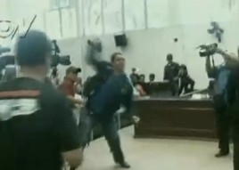 Manifestante joga sapato contra vereador na cmara de Dourados