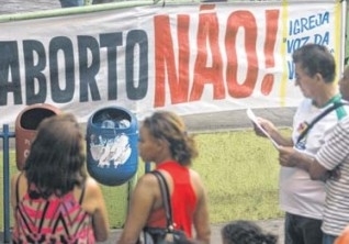 Projeto que libera a prtica de aborto, em tramitao no Congresso, provoca reao de populares