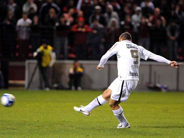De pnalti, Ronaldo marcou seu segundo gol pelo Corinthians no Campeonato Brasileiro