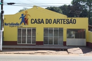 Criada a Casa do Arteso que expe e comercializa as peas e produtos confeccionados nos projetos em andamento.