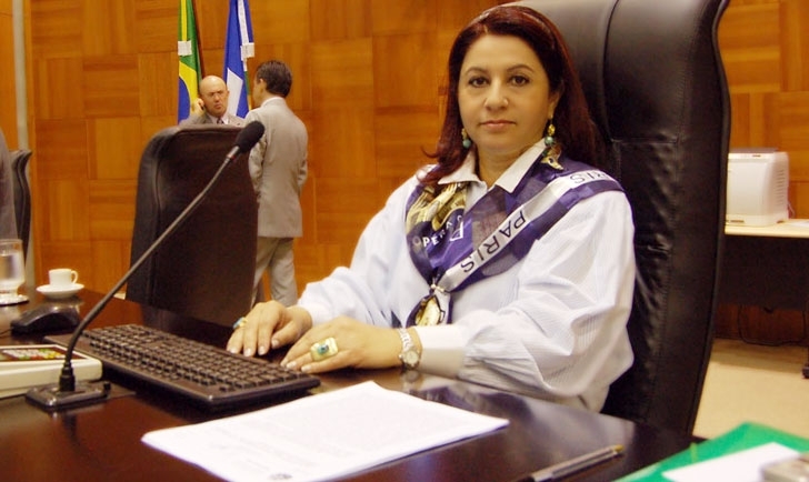 Chica Nunes obtm do TRE carimbo do passaporte para buscar a reeleio, mesmo respondendo a processos