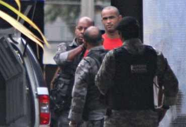 Bruno j pode tomar banho de sol junto com outros presos