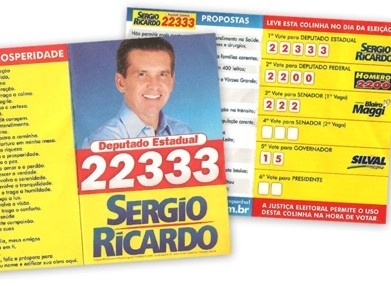 Deputado Srgio Ricardo no pede votos para Carlos Abicalil e Dilma Rousseff em seus santinhos e placas