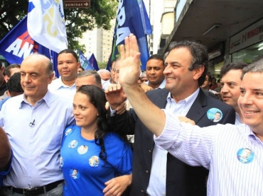 Serra faz caminhada em Belo Horizonte e inaugura comit