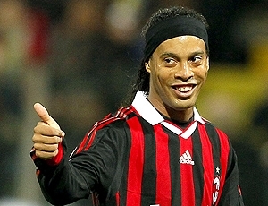 Ronaldinho em jogo do Milan
