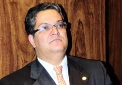 Ministro do TSE, Henrique Neves, ser um dos palestrantes de hoje no seminrio promovido pelo TRE