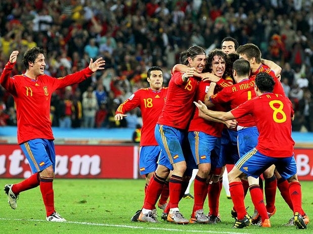 Zagueiro Puyol fez o gol da classificao indita da Espanha para a final do Mundial