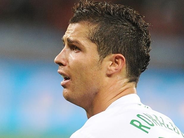 Cristiano Ronaldo teria gasto um ano de salrios no Real Madrid para calar a me de seu filho