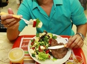 Segundo pesquisa, 25% dos brasileiros comem fast-foods