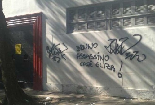 Bruno do Flamengo: vndalos chamam goleiro de assassino em pichao