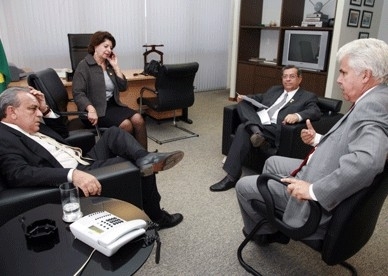 Jayme Campos (DEM) se rene com lideranas do PSDB para definir sua participao na campanha do candidato tucano Serra