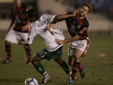 Flamengo saiu na frente na segunda etapa, mas levou dois gols em trs minutos no final