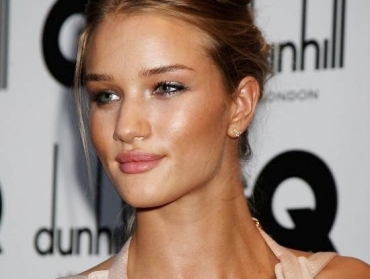 Rosie Huntington-Whiteley, que usou lingerie no teste para filme 