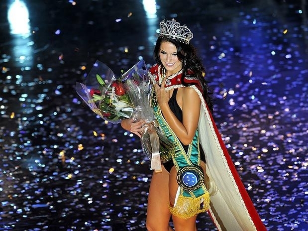 A Miss Brasil 2010 Dbora Lyra, mesmo com medidas consideradas perfeitas, ter de emagrecer 5 kg para disputar o mundial