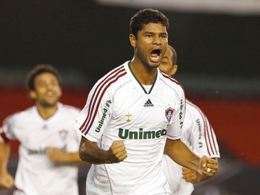 Zagueiro Gum marcou o primeiro gol da reao carioca no Mineiro