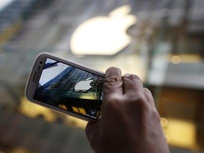Apple  acusada de violar leis trabalhistas na China