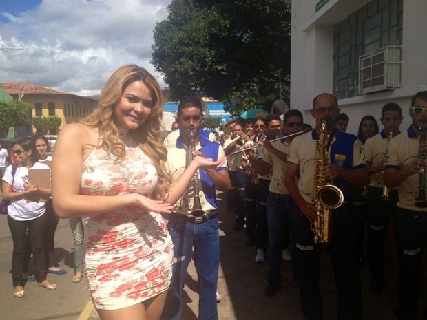 Geisy Arruda  recebida com bandinha