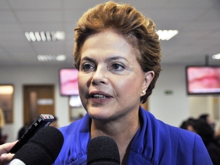 A pr-candidata  Presidncia Dilma Rousseff durante visita  redao do R7