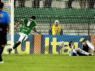 Artilheiro do Brasileiro, Roger marca primeiro gol; Guarani no pde segurar vantagem