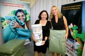 Secretria Roseli Barbosa entrega filtros e cobertores para Rondonpolis 