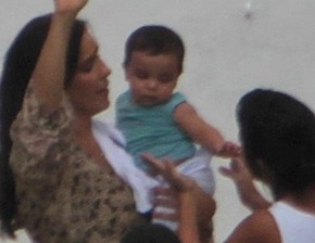 Ivete brincando com Marcelo: lindo e bochechudo