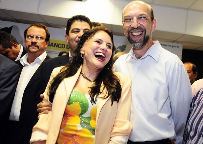 Senadora Serys e Deputado Carlos Abicalil: entre tapas e beijos