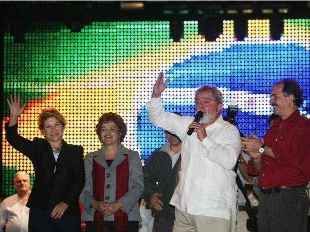 Lula discursou em So Bernardo ao lado dos pr-candidatos do PT.