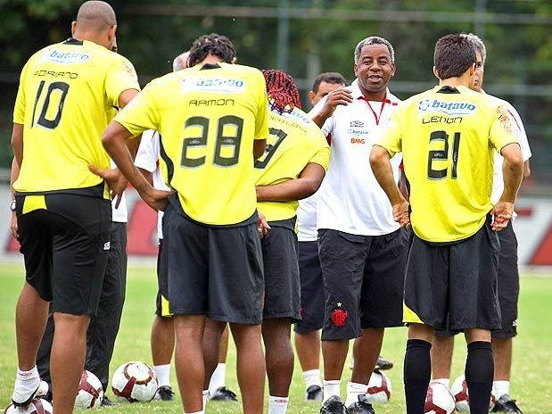 Flamengo acena com demisso de Andrade; Joel Santana  o favorito a substitu-lo