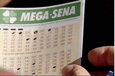 Mega-Sena pode pagar R$ 5 milhes. Aplicada na poupana, bolada pode render R$ 25 mil por ms.