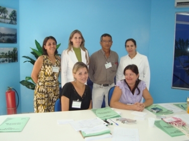 O Professor Guaraci, do curso de Enfermagem da UNED, coordenou o evento e foi um dos primeiros a tecer consideraes sob