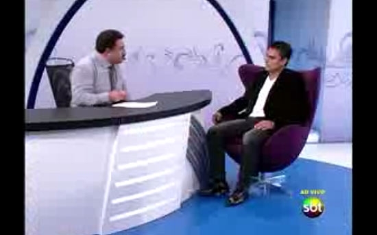 O apresentador Ratinho durante entrevista com Guilherme de Pdua; programa foi alvo de crticas na web