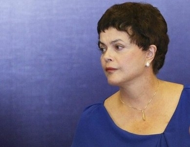 Presidencivel petista, Dilma ensaia passos do 
