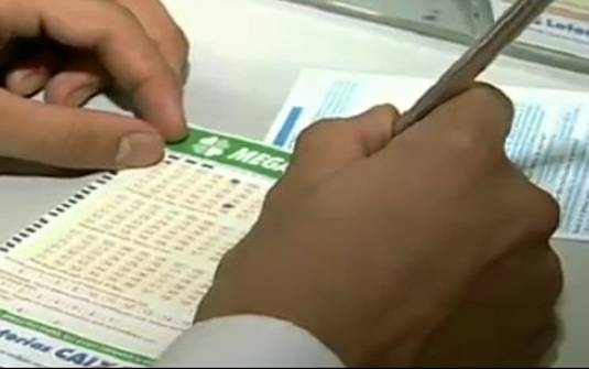Funcionria de lotrica diz  polcia que esqueceu de registrar aposta