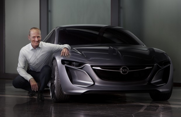 GM Opel Monza foi apresentado por Karl-Thomas Neumann, CEO da Opel