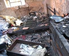 Polcia e Corpo de Bombeiros no sabem o motivo do incndio, que destruiu a casa da famlia em VG