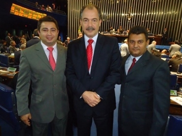Wener Santos e Damio Nascimento com o Ministro da Educao Aloizio Mercadante.