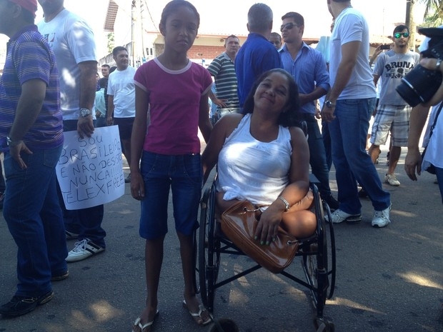 Nilda Souza sonha em comprar uma cadeira de rodas motorizada