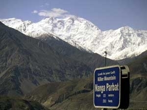 Montanha Nanga Parbat  vista da estrada Karakorum, no norte do Paquisto.
