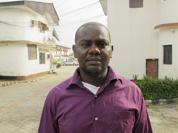 Harrison Okene, 29 anos, posa para foto aps entrevista com a Reuters em Warri, na Nigria, em 12 de junho