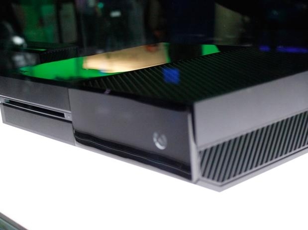 O novo console da empresa, o Xbox One, mostrado ao pblico em estande na E3, em LA
