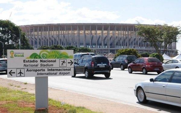 Sinalização para turistas estrangeiros ainda é precária nas cidades sedes da Copa das Confederações