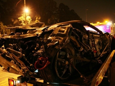 Ferrari de R$ 1,5 milho fica destruda em acidente na Marginal Tiet