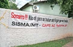 Unidade do Caps, localizada no bairro Coophema, fechou as portas devido ao risco do teto desabar